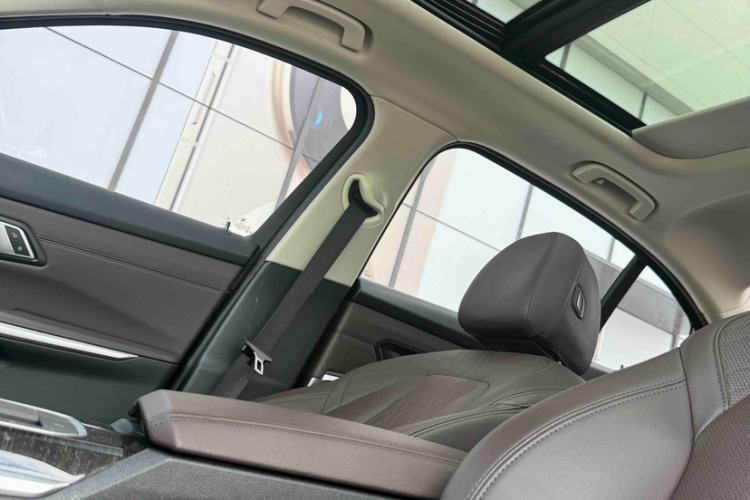 Used BMW 3 Series 2023 325Li M Sport Package Interior 3
