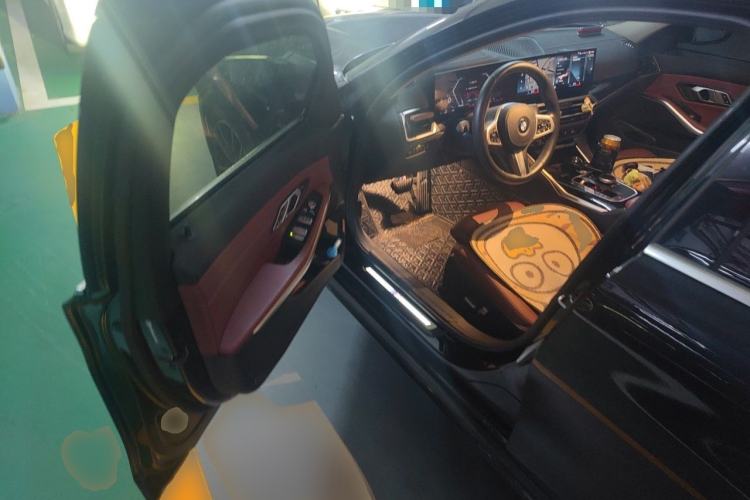 Used BMW 3 Series 2023 320i M Sport Package Interior 3