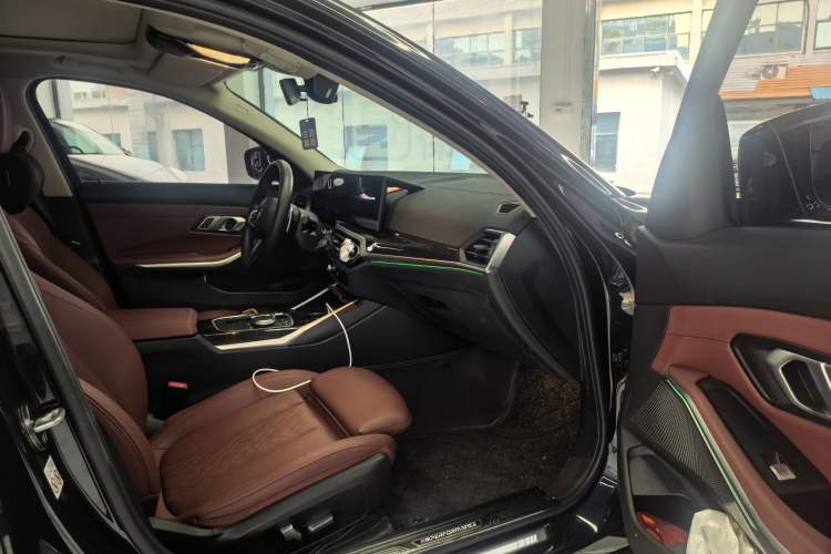 Used BMW 3 Series 2023 325Li M Sport Package Interior 5