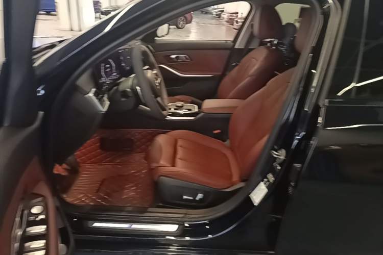 Used BMW 3 Series 2023 320Li M Sport Package Left Front Seat