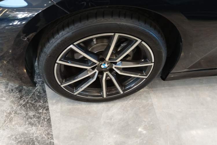 Used BMW 3 Series 2023 325Li M Sport Package Left Front Wheel Hub