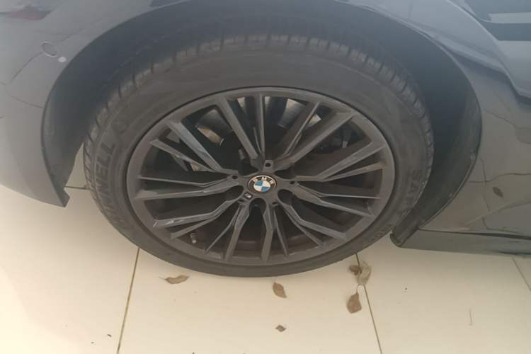 Used BMW 3 Series 2023 325i M Sport Night Edition Package Left Front Wheel Hub