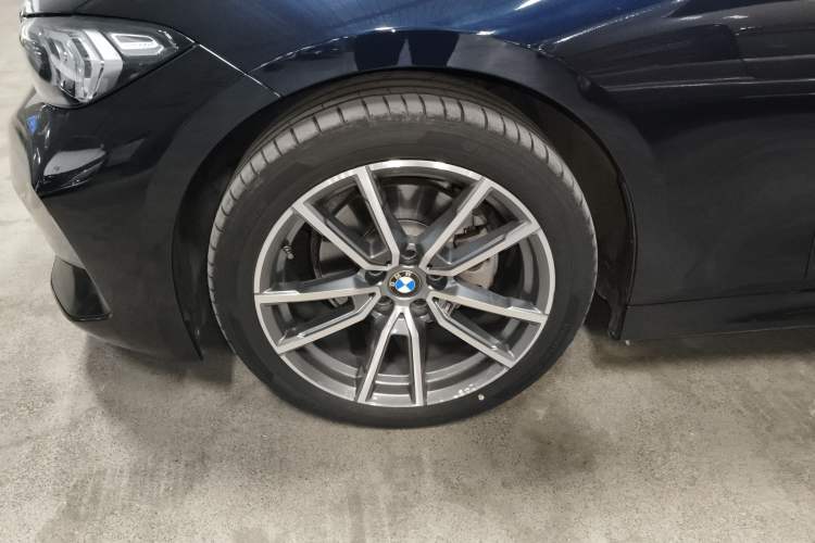 Used BMW 3 Series 2023 320Li M Sport Package Left Front Wheel Hub