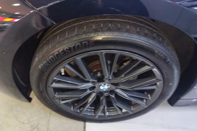 Used BMW 3 Series 2023 325Li M Sport Night Edition Package Left Front Wheel Hub
