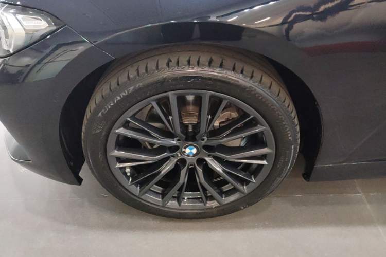 Used BMW 3 Series 2023 325i M Sport Night Edition Package Left Front Wheel Hub