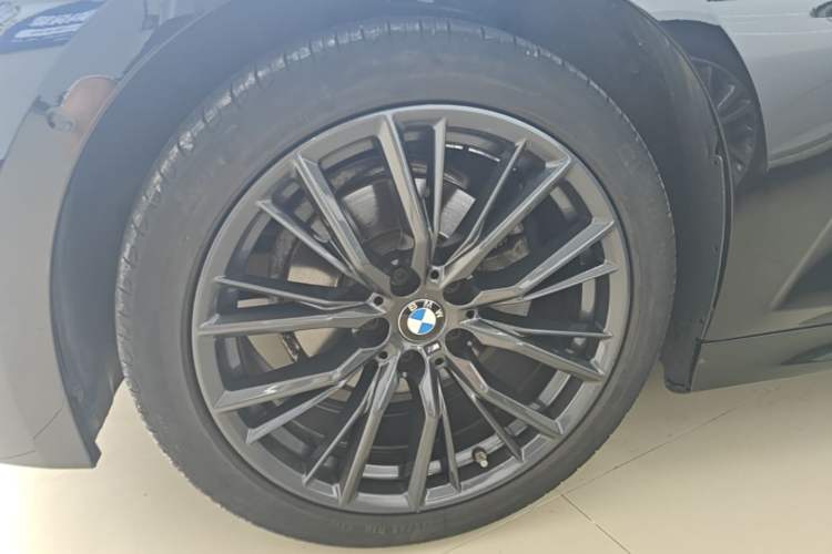 Used BMW 3 Series 2023 325i M Sport Night Edition Package Left Front Wheel Hub