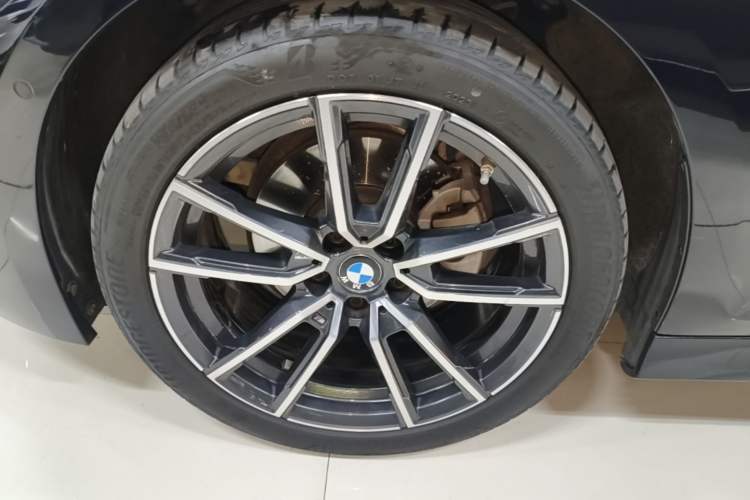 Used BMW 3 Series 2023 325Li M Sport Package Left Front Wheel Hub