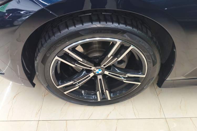 Used BMW 3 Series 2023 325i M Sport Package Left Front Wheel Hub