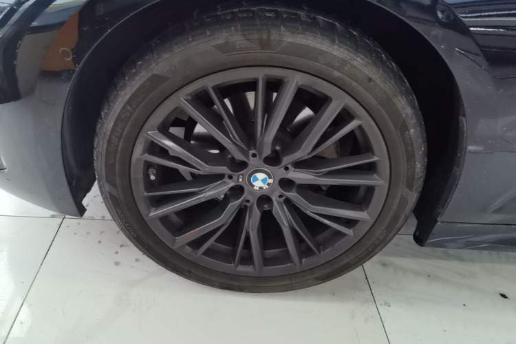 Used BMW 3 Series 2023 325i M Sport Night Edition Package Left Front Wheel Hub