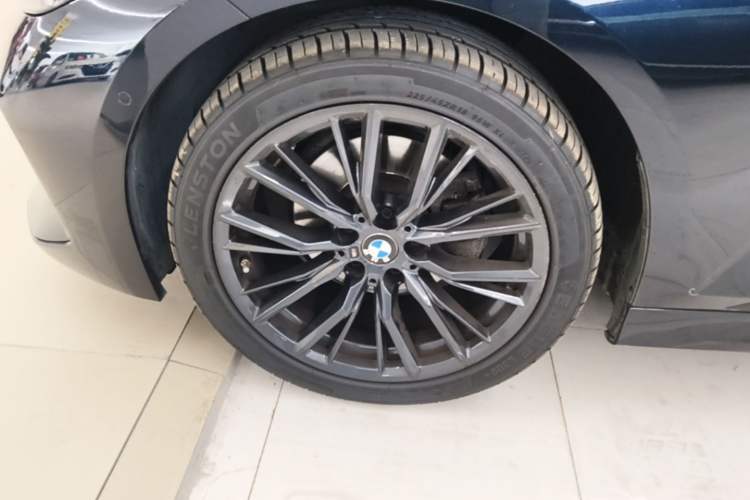Used BMW 3 Series 2023 325i M Sport Night Edition Package Left Front Wheel Hub