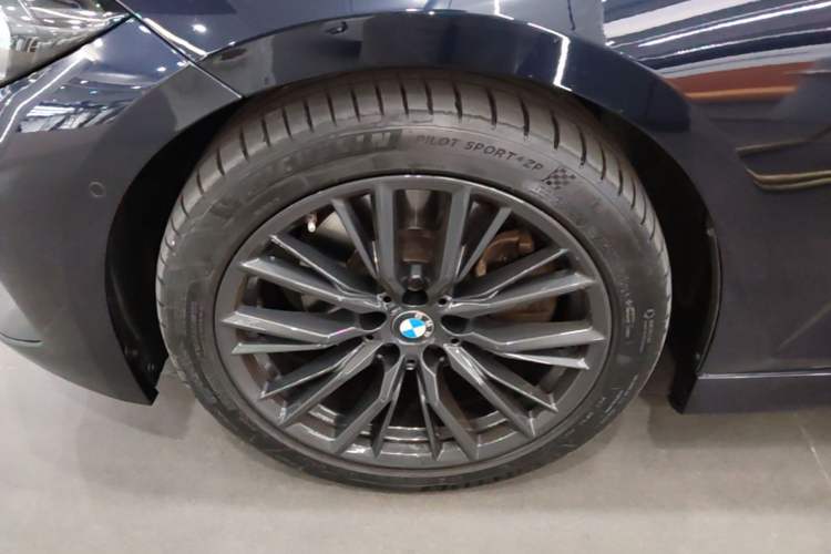 Used BMW 3 Series 2023 330i M Sport Night Edition Package Left Front Wheel Hub