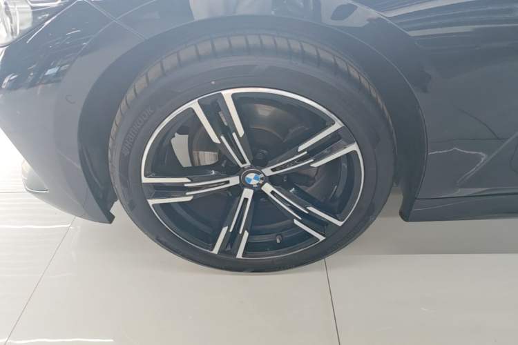 Used BMW 3 Series 2023 325i M Sport Package Left Front Wheel Hub