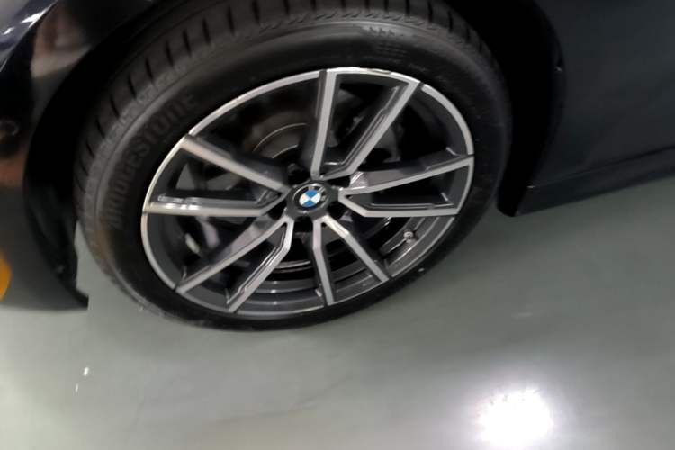Used BMW 3 Series 2023 325Li M Sport Package Left Front Wheel Hub