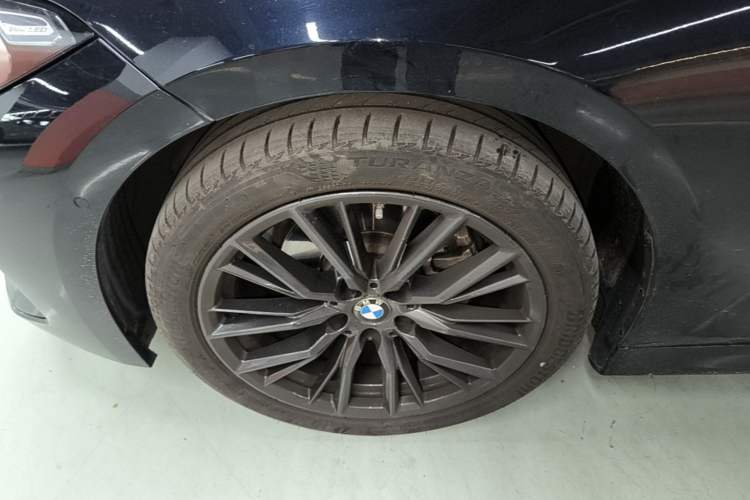 Used BMW 3 Series 2023 325Li M Sport Night Edition Package Left Front Wheel Hub