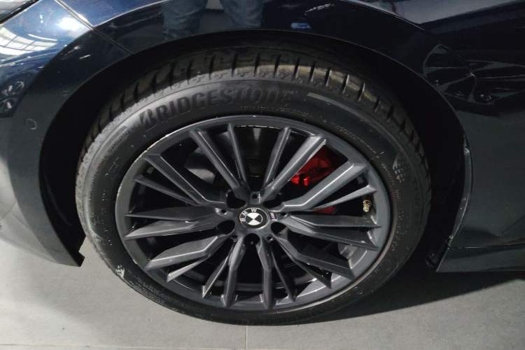 Used BMW 3 Series 2023 325Li M Sport Night Edition Package Left Front Wheel Hub