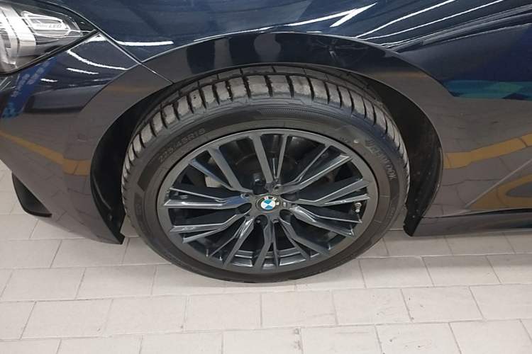 Used BMW 3 Series 2023 325Li M Sport Night Edition Package Left Front Wheel Hub