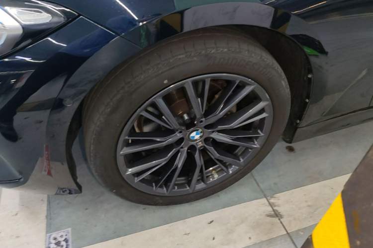Used BMW 3 Series 2023 325Li M Sport Night Edition Package Left Front Wheel Hub