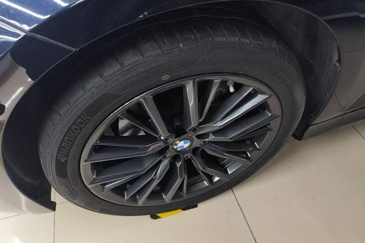 Used BMW 3 Series 2023 325Li M Sport Night Edition Package Left Front Wheel Hub