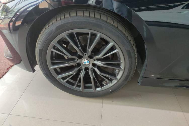 Used BMW 3 Series 2023 325Li M Sport Night Edition Package Left Front Wheel Hub