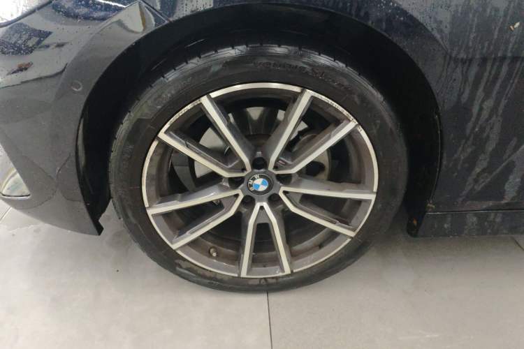 Used BMW 3 Series 2023 325Li M Sport Package Left Front Wheel Hub