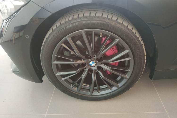 Used BMW 3 Series 2023 325i M Sport Night Edition Package Left Front Wheel Hub