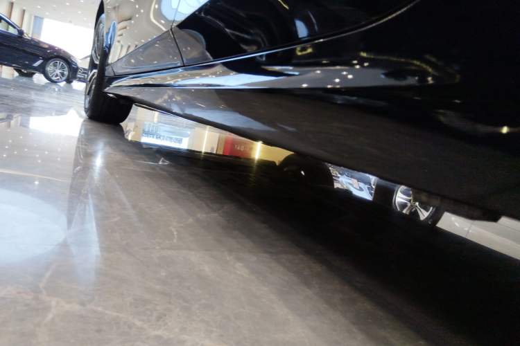 Used BMW 3 Series 2023 325Li M Sport Package Left Side Sill
