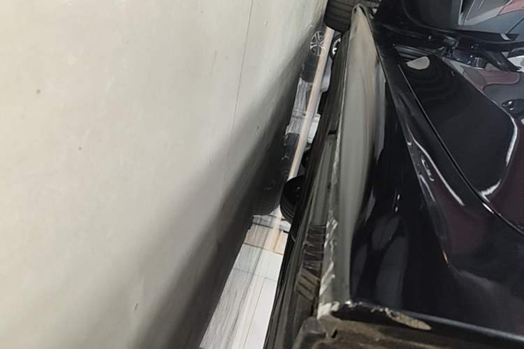 Used BMW 3 Series 2023 325Li M Sport Night Edition Package Left Side Sill