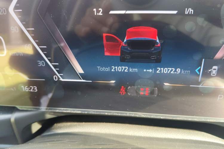 Used BMW 3 Series 2023 320Li M Sport Package Odometer Close Up