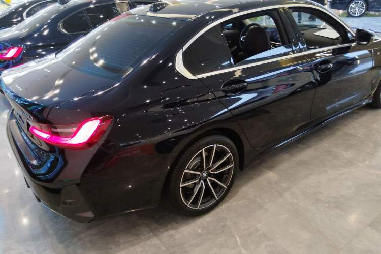 Used BMW 3 Series 2023 325Li M Sport Package Rear Right 45 Deg