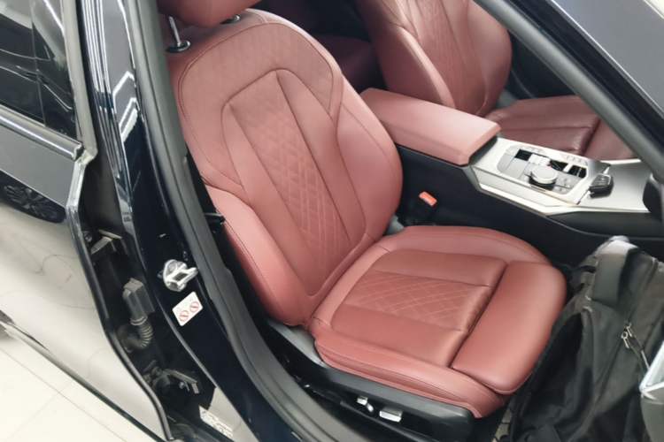 Used BMW 3 Series 2023 325i M Sport Night Edition Package Right Front Seat
