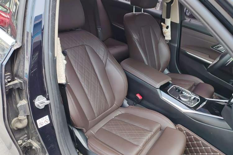 Used BMW 3 Series 2023 320Li M Sport Package Right Front Seat