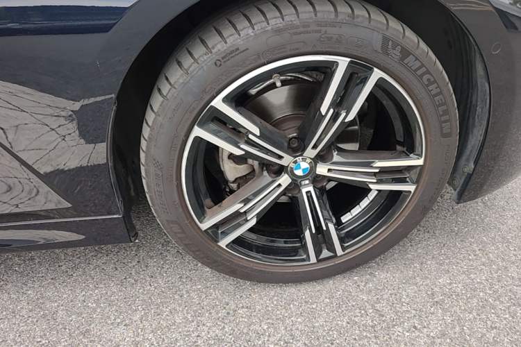 Used BMW 3 Series 2023 325i M Sport Package Right Front Wheel Hub