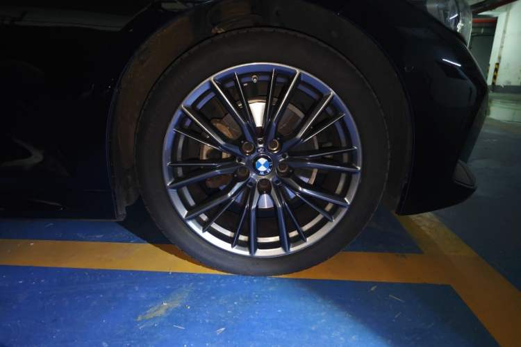 Used BMW 3 Series 2023 325Li M Sport Night Edition Package Right Front Wheel Hub