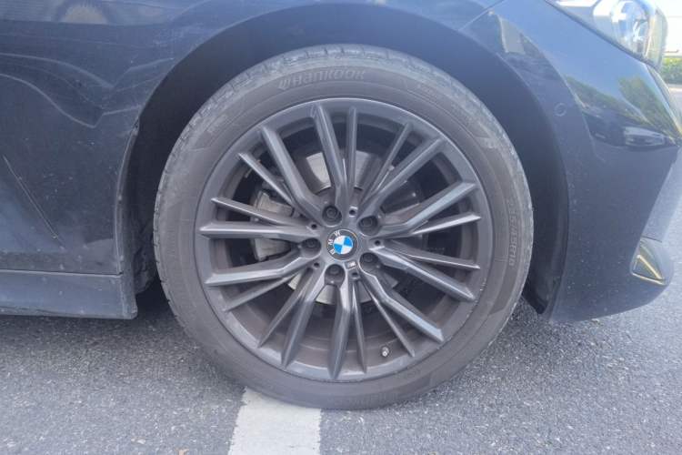 Used BMW 3 Series 2023 325Li M Sport Night Edition Package Right Front Wheel Hub