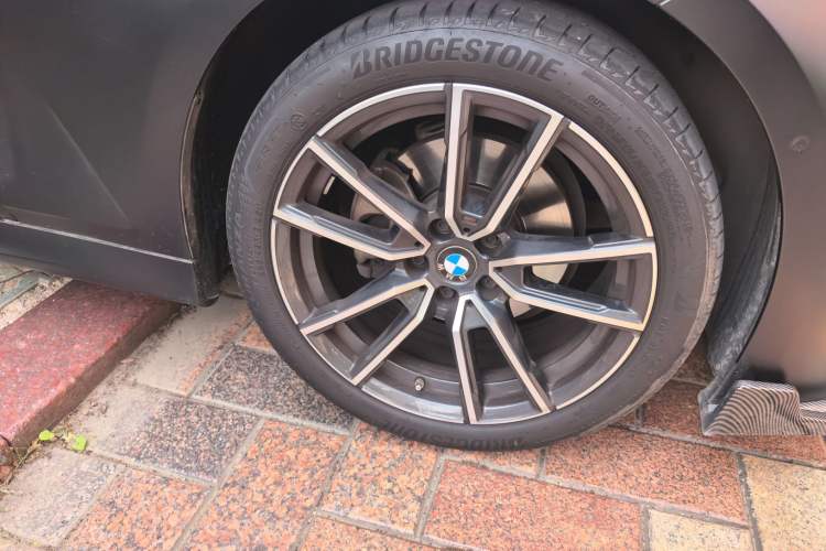 Used BMW 3 Series 2023 325Li M Sport Package Right Front Wheel Hub