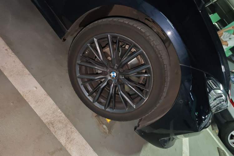Used BMW 3 Series 2023 325Li M Sport Night Edition Package Right Front Wheel Hub