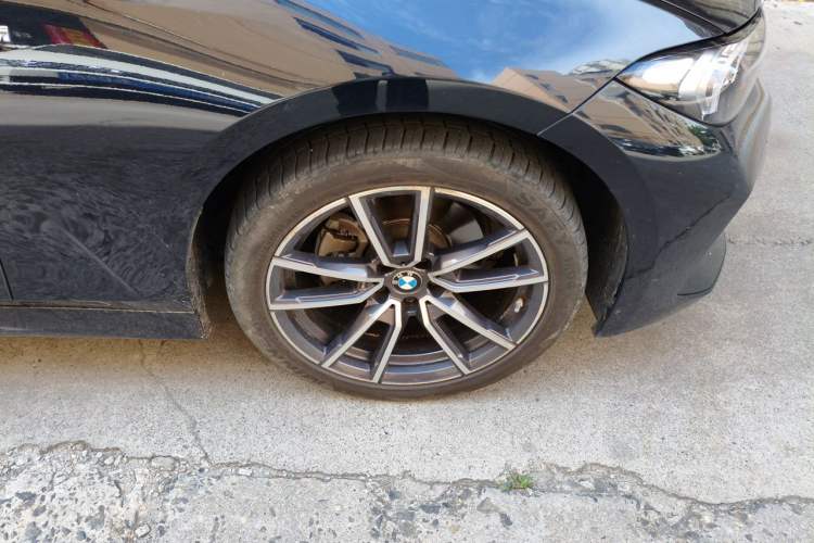 Used BMW 3 Series 2023 320Li M Sport Package Right Front Wheel Hub