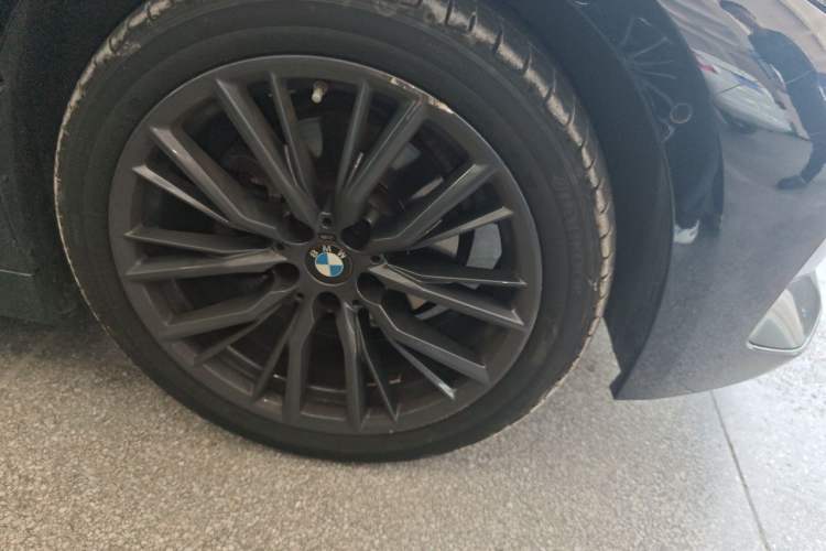Used BMW 3 Series 2023 325Li M Sport Night Edition Package Right Front Wheel Hub
