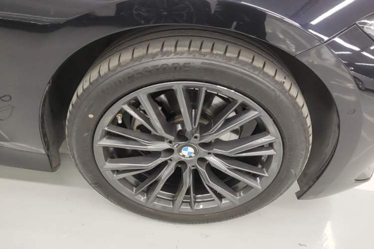 Used BMW 3 Series 2023 325Li M Sport Night Edition Package Right Front Wheel Hub
