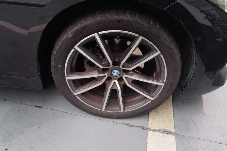 Used BMW 3 Series 2023 325Li M Sport Package Right Front Wheel Hub