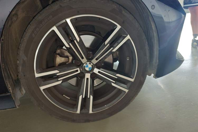 Used BMW 3 Series 2023 325i M Sport Package Right Front Wheel Hub