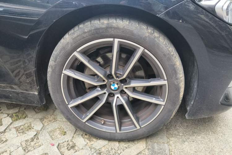 Used BMW 3 Series 2023 320Li M Sport Package Right Front Wheel Hub