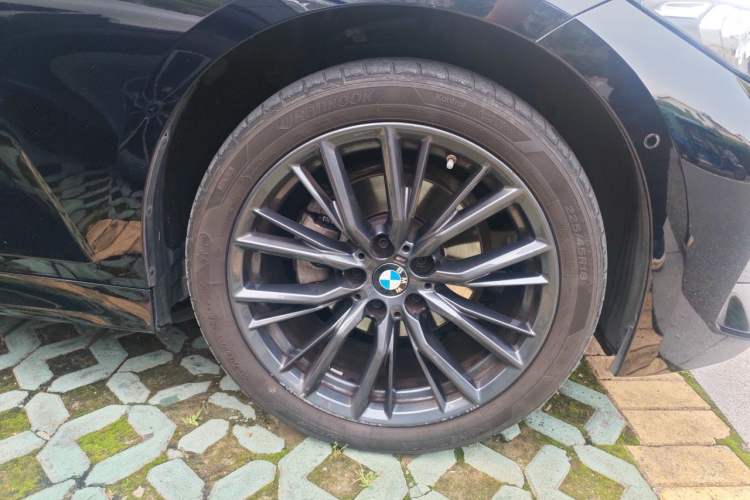 Used BMW 3 Series 2023 325Li M Sport Night Edition Package Right Front Wheel Hub