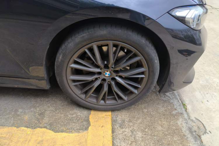Used BMW 3 Series 2023 325Li M Sport Night Edition Package Right Front Wheel Hub