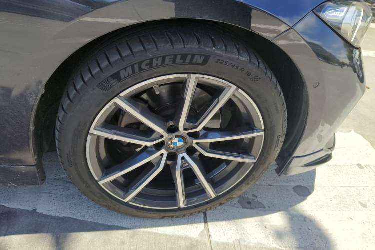Used BMW 3 Series 2023 325Li M Sport Package Right Front Wheel Hub