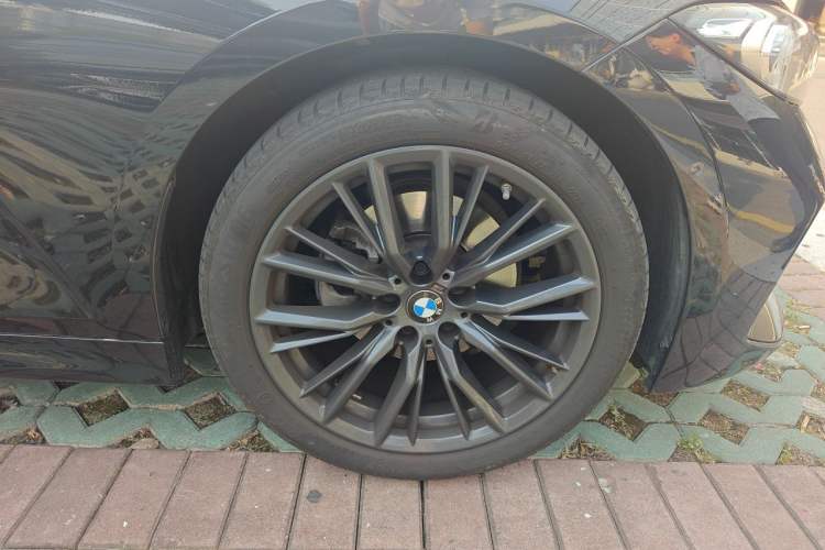 Used BMW 3 Series 2023 325Li M Sport Night Edition Package Right Front Wheel Hub