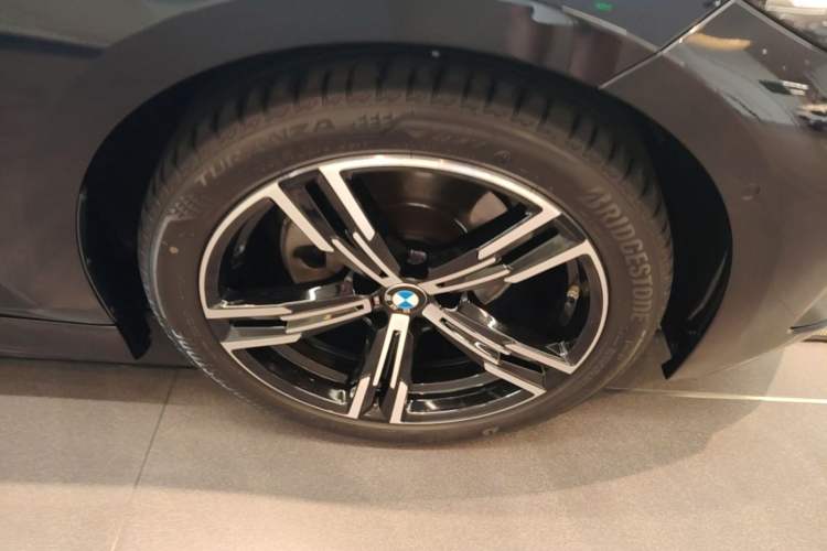 Used BMW 3 Series 2023 325Li M Sport Package Right Front Wheel Hub