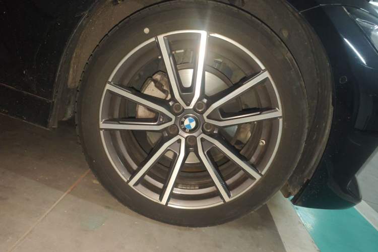 Used BMW 3 Series 2023 325Li M Sport Package Right Front Wheel Hub
