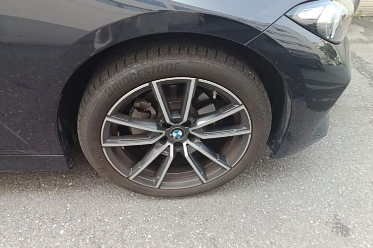 Used BMW 3 Series 2023 320i M Sport Package Right Front Wheel Hub