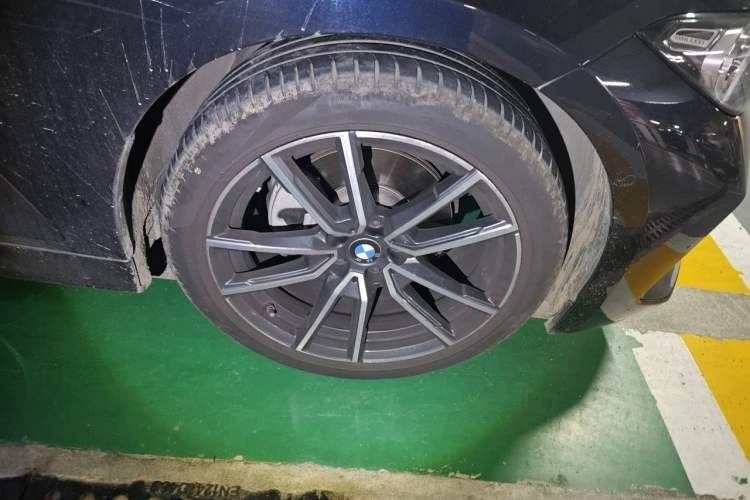Used BMW 3 Series 2023 325Li M Sport Package Right Front Wheel Hub